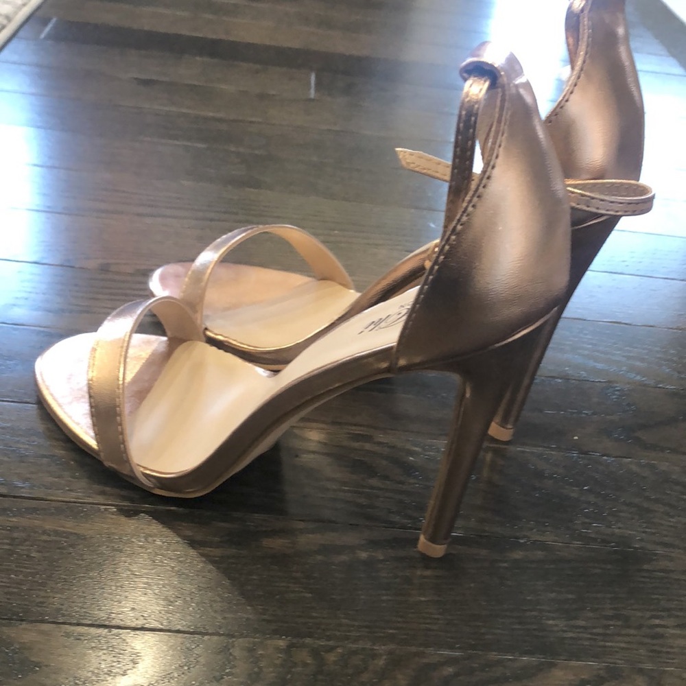 High heels - Picture 2 of 2